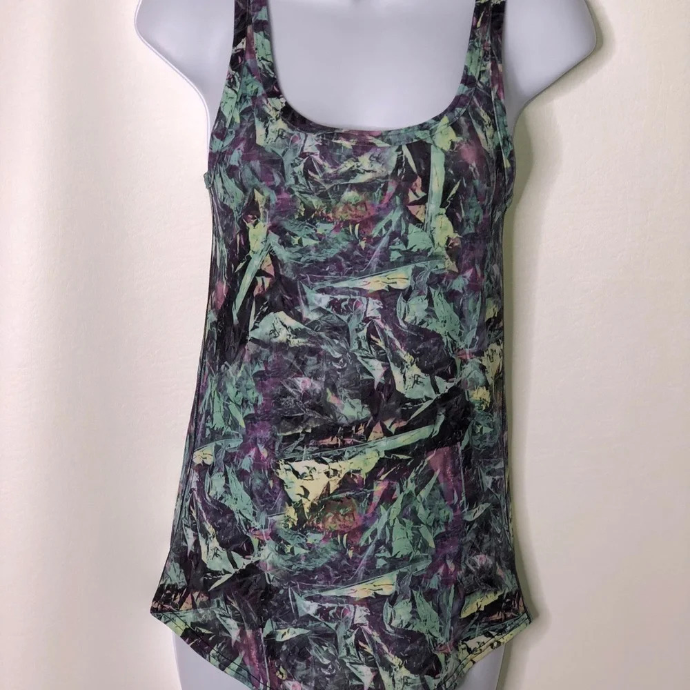 Lululemon Women’s fitted tank top splatter
